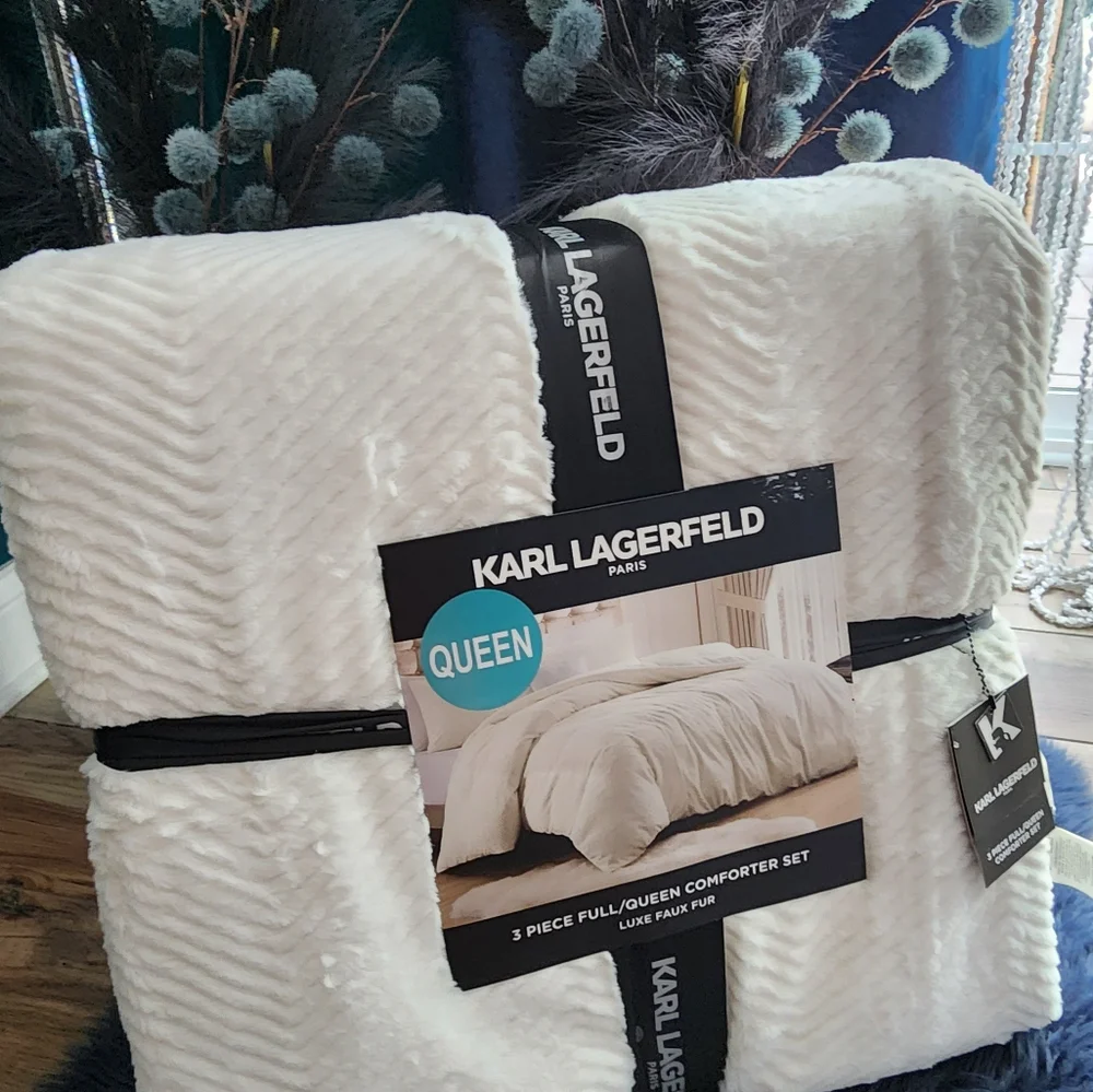Karl Lagerfeld 3 piece Full/Queen Comforter Set White new